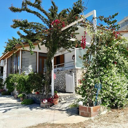 Denni'S Home Sarande Bagian luar foto