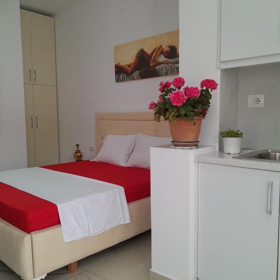 Denni'S Home Sarande Bagian luar foto