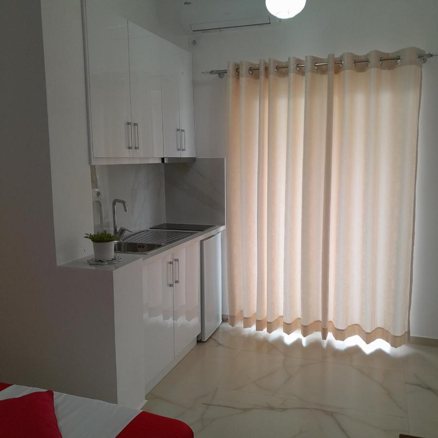 Denni'S Home Sarande Bagian luar foto