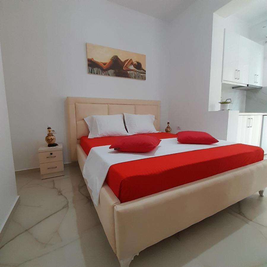 Denni'S Home Sarande Bagian luar foto