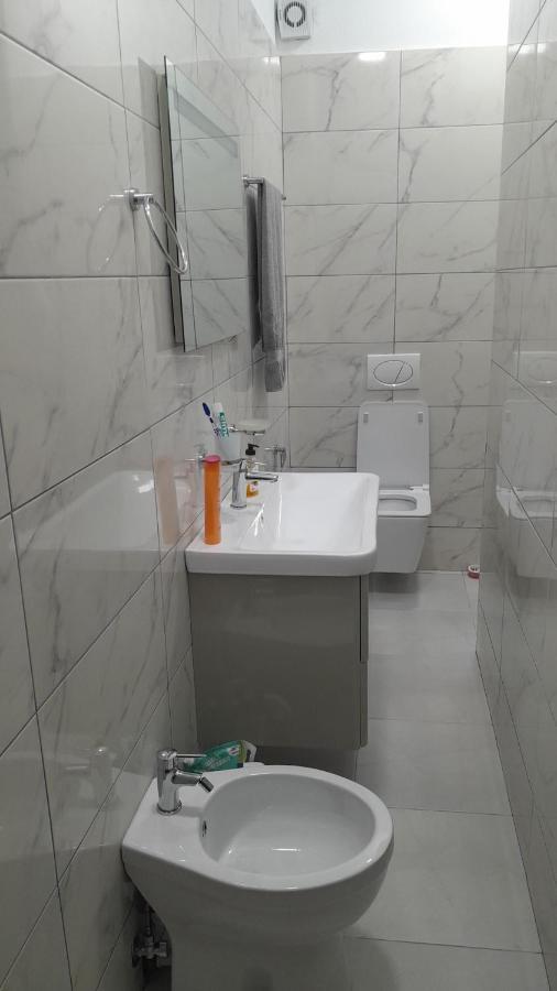Denni'S Home Sarande Bagian luar foto