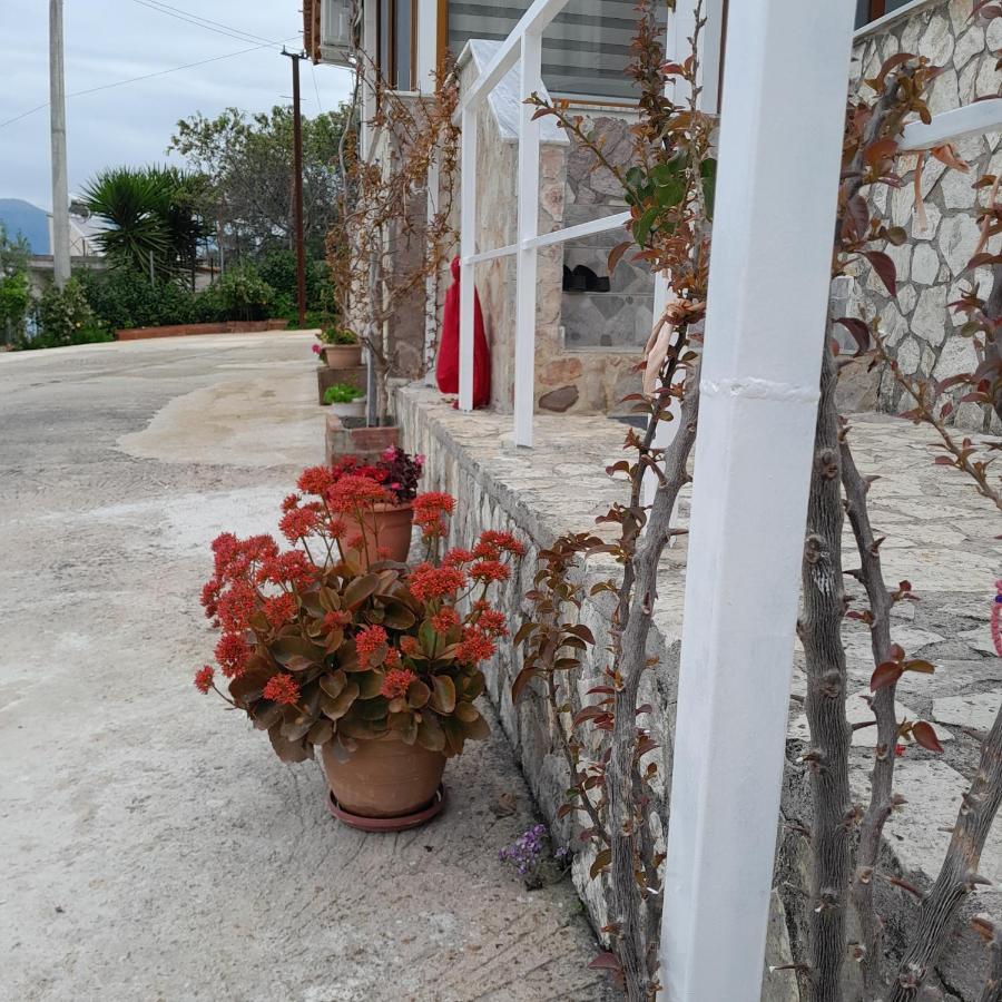 Denni'S Home Sarande Bagian luar foto