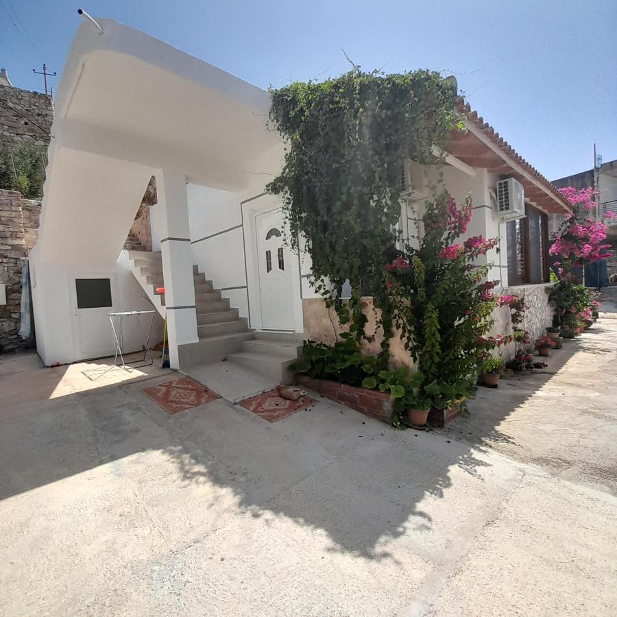 Denni'S Home Sarande Bagian luar foto