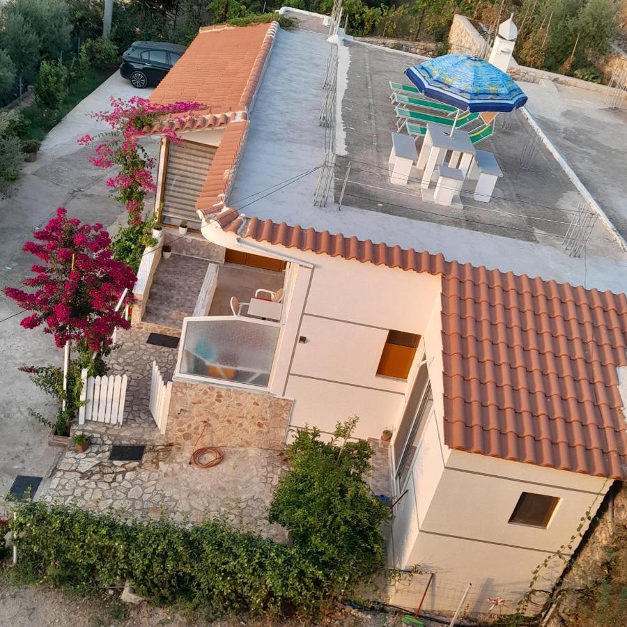 Denni'S Home Sarande Bagian luar foto
