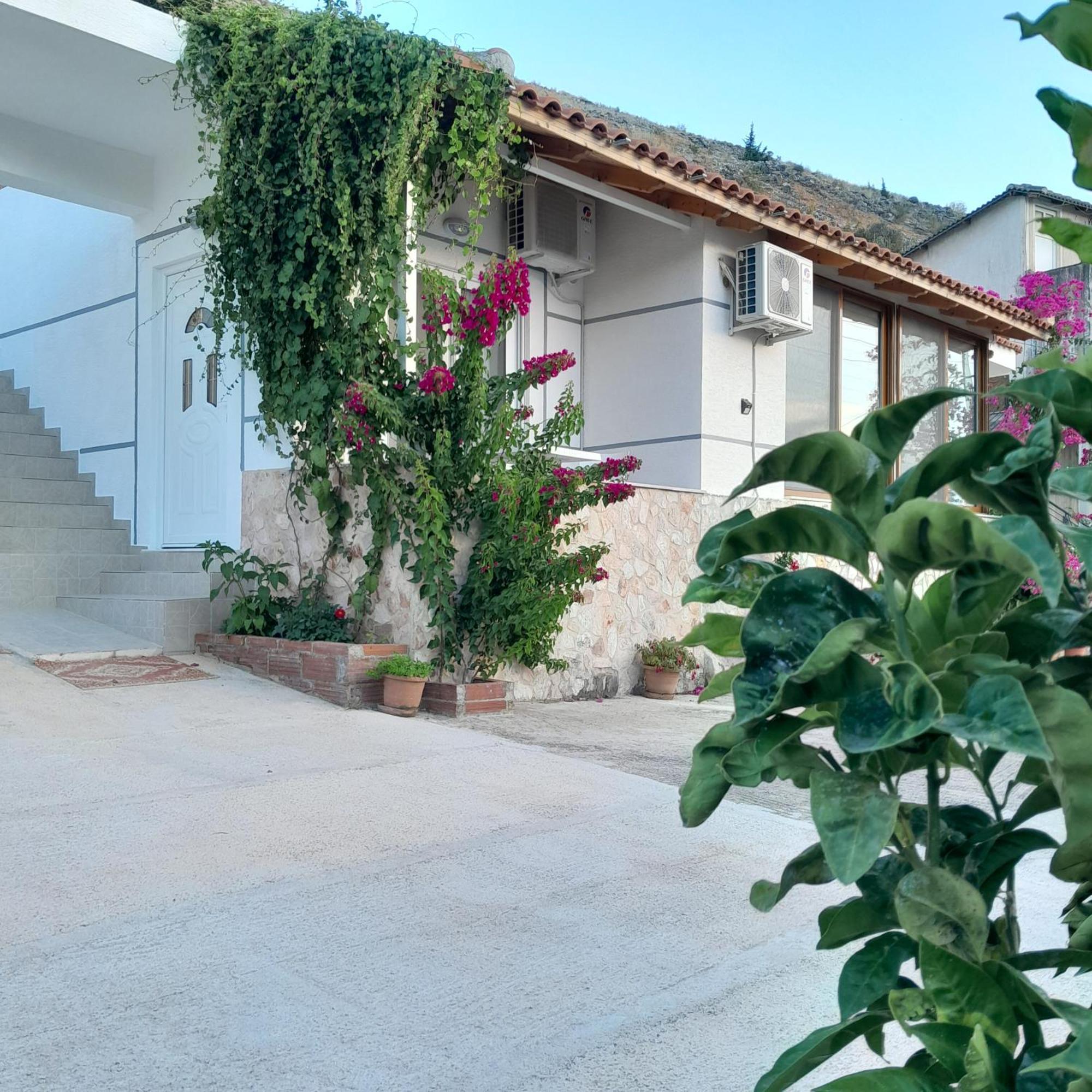 Denni'S Home Sarande Bagian luar foto