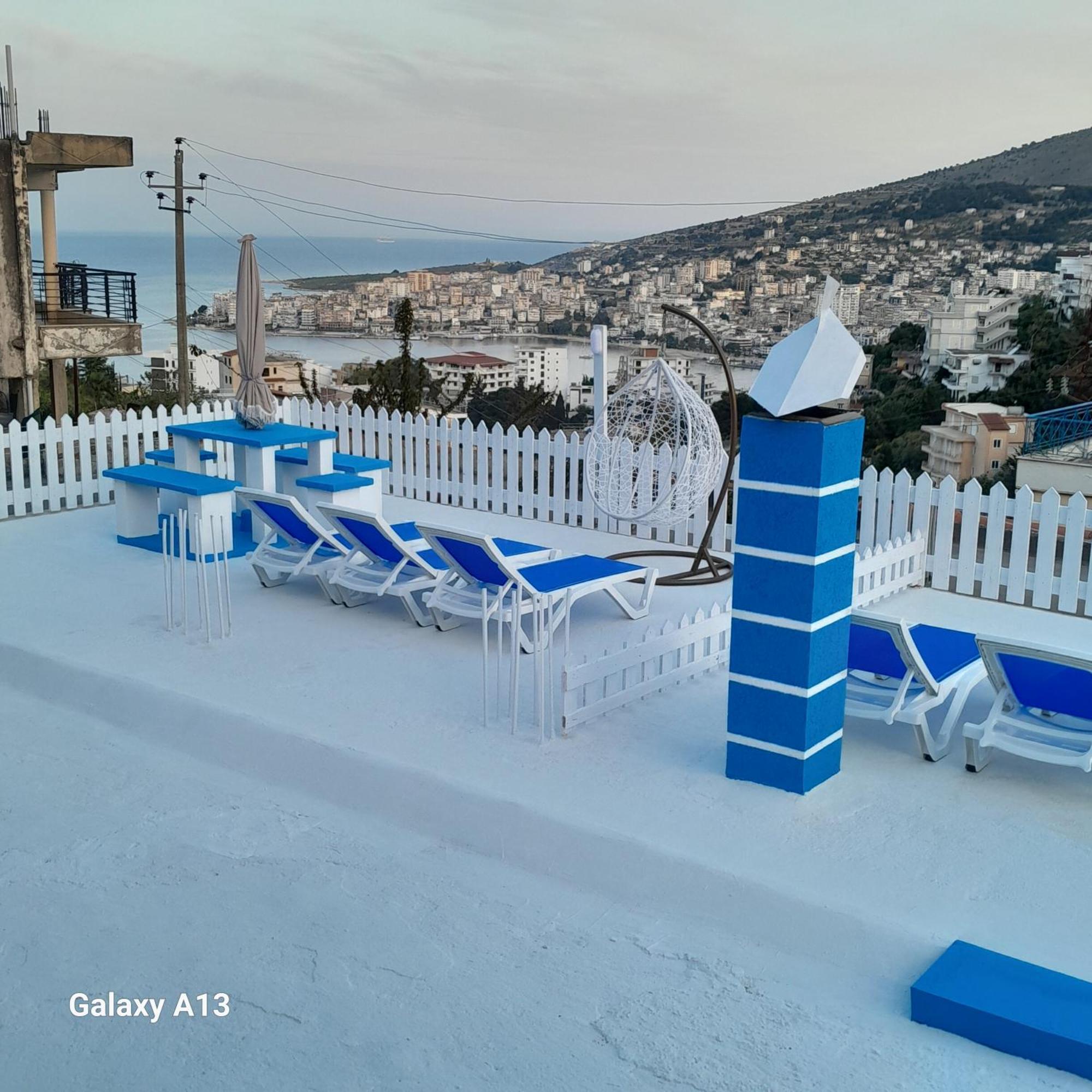 Denni'S Home Sarande Bagian luar foto